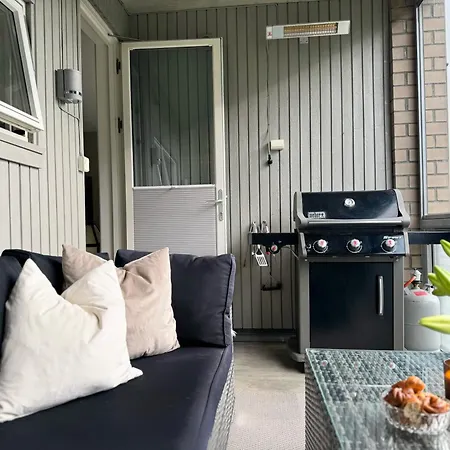 Spacious & Modern - - - Sea View 아파트 *
