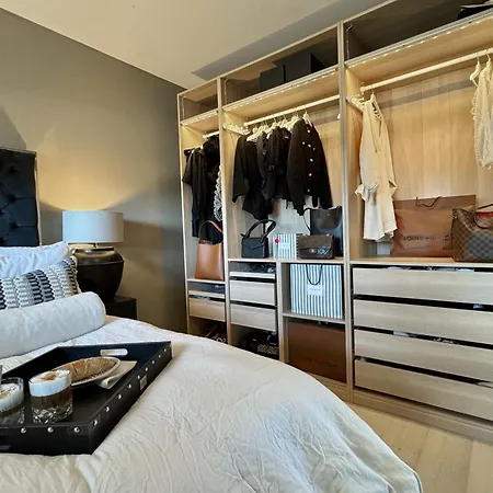 Spacious & Modern - - - Sea View Apartmán *