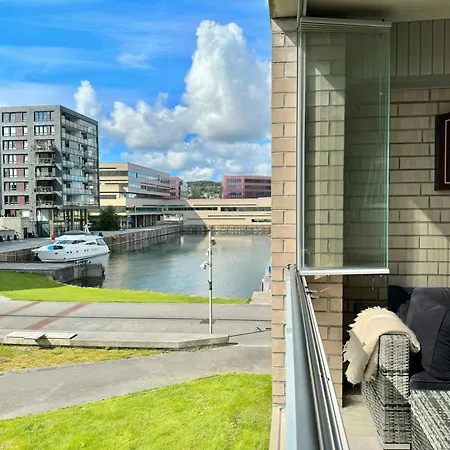 Spacious & Modern - - - Sea View *