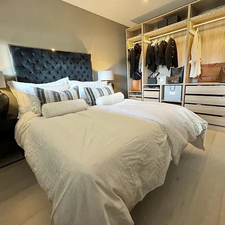 Spacious & Modern - - - Sea View Apartmán *