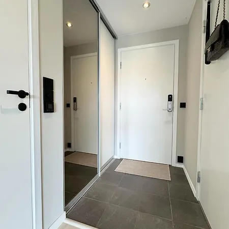 Spacious & Modern - - - Sea View Apartmán