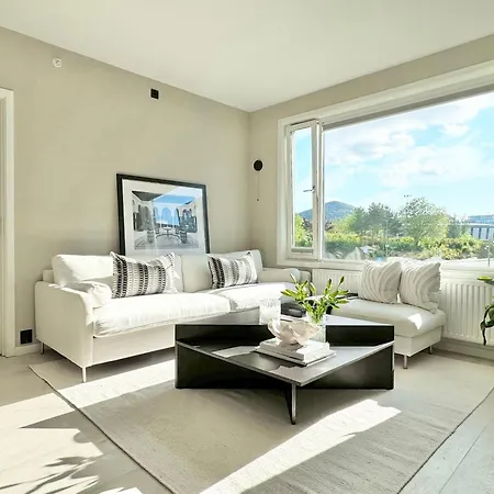 Spacious & Modern - - - Sea View