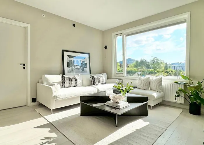 Spacious & Modern - - - Sea View