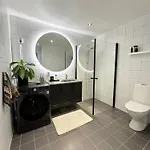 Spacious & Modern - - - Sea View アパート *